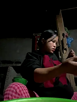 Snapshot of O_o_UwU_o_O chatting on 11-18-25, 01:44 O o UwU o O online show from 11-18-25, 01:44