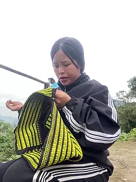 Snapshot of O_o_UwU_o_O chatting on 11-21-25, 02:43 O o UwU o O online show from 11-21-25, 02:43