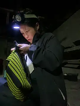 Snapshot of O_o_UwU_o_O chatting on 11-27-25, 01:57 O o UwU o O online show from 11-27-25, 01:57