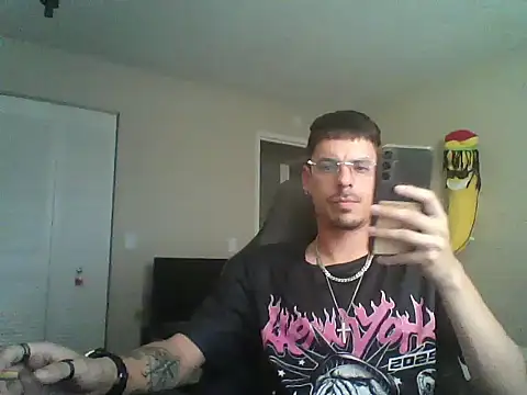 Snapshot of latinosatiro94 chatting on 10-02-25, 11:01 latinosatiro94 online show from 10-02-25, 11:01