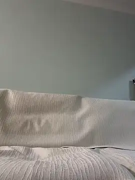 Snapshot of miniyellower chatting on 10-25-25, 12:02 miniyellower online show from 10-25-25, 12:02