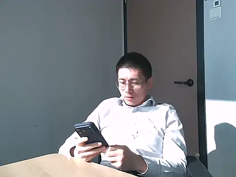 Snapshot of miniyellower chatting on 11-19-25, 02:55 miniyellower online show from 11-19-25, 02:55