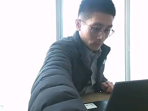 Snapshot of miniyellower chatting on 11-26-25, 05:52 miniyellower online show from 11-26-25, 05:52