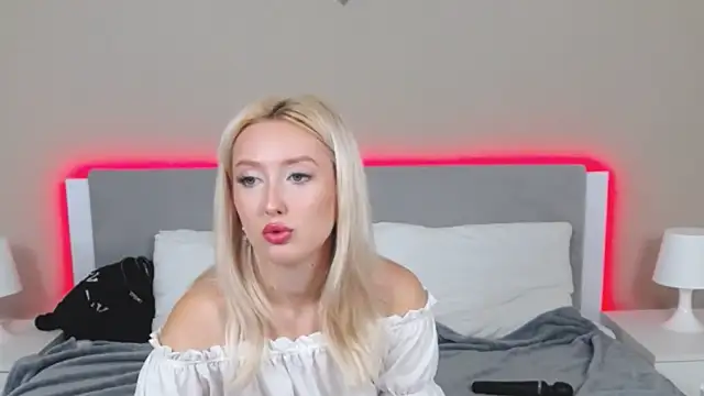 Snapshot of MarianeSun chatting on 09-09-25, 04:12 MarianeSun online show from 09-09-25, 04:12