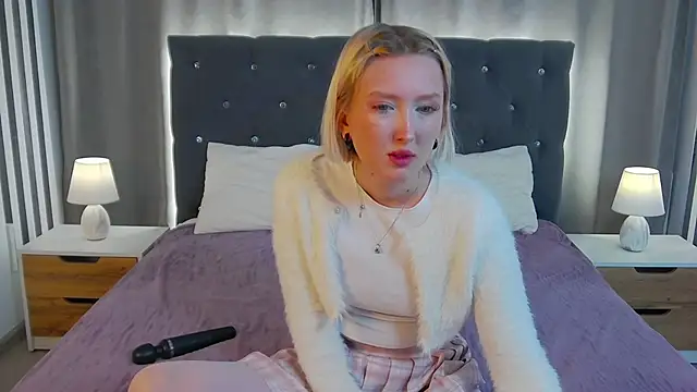 Snapshot of MarianeSun chatting on 12-03-25, 04:09 MarianeSun online show from 12-03-25, 04:09