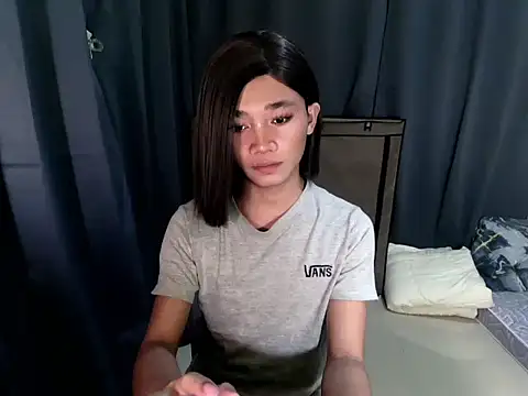 Snapshot of Petite_HugeCock chatting on 10-26-25, 12:22 Petite HugeCock online show from 10-26-25, 12:22