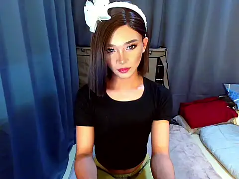 Snapshot of Petite_HugeCock chatting on 12-16-25, 06:46 Petite HugeCock online show from 12-16-25, 06:46