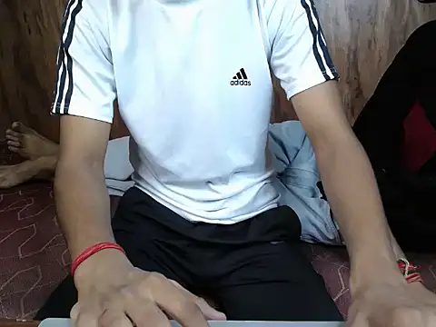 Snapshot of Young_duo chatting on 10-26-25, 07:47 Young duo online show from 10-26-25, 07:47