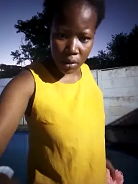 Snapshot of CuteDarkChoc chatting on 10-25-25, 04:46 CuteDarkChoc online show from 10-25-25, 04:46