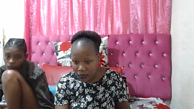 Snapshot of CuteDarkChoc chatting on 11-04-25, 04:17 CuteDarkChoc online show from 11-04-25, 04:17