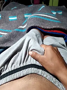 Snapshot of EMERKITHO_20_R chatting on 11-05-25, 01:44 EMERKITHO 20 R online show from 11-05-25, 01:44