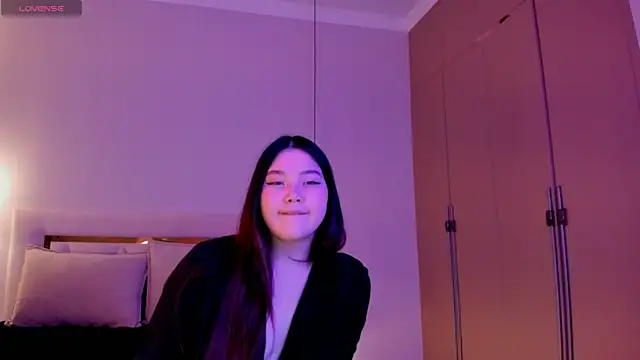 Snapshot of yummmymommy chatting on 09-25-25, 02:32 yummmymommy online show from 09-25-25, 02:32