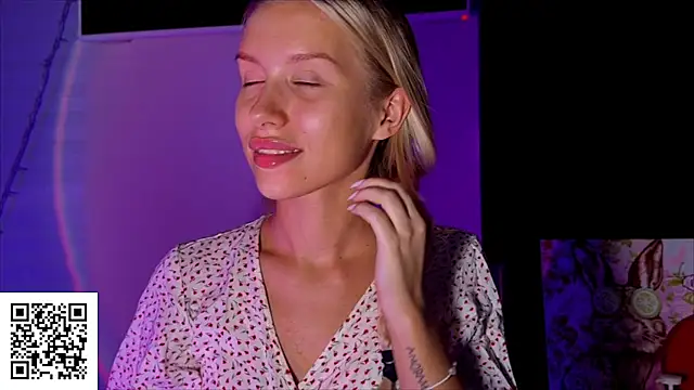 ElysiaXo online show from 11-10-25, 10:42