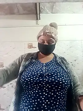 Snapshot of Rakhi_sawant143 chatting on 01-12-26, 02:28 Rakhi sawant143 online show from 01-12-26, 02:28