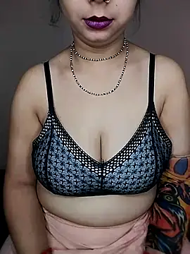 Snapshot of Oh_011 chatting on 11-06-25, 05:08 Oh 011 online show from 11-06-25, 05:08