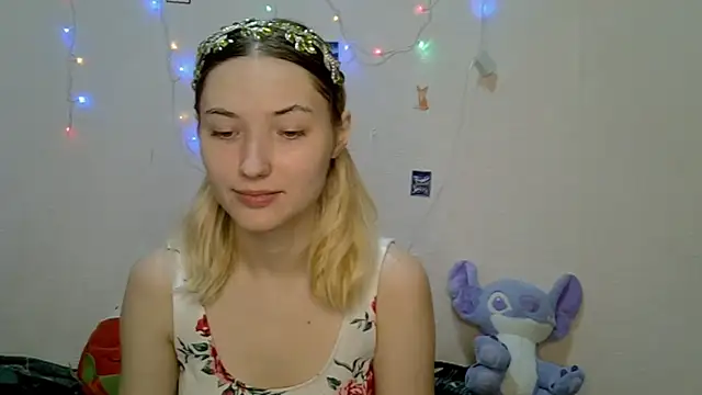 Snapshot of _kikiclark__ chatting on 09-09-25, 06:29  kikiclark   online show from 09-09-25, 06:29