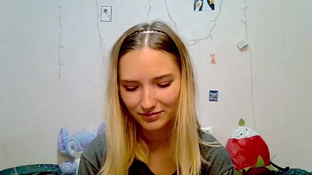Snapshot of _kikiclark__ chatting on 09-18-25, 08:33  kikiclark   online show from 09-18-25, 08:33