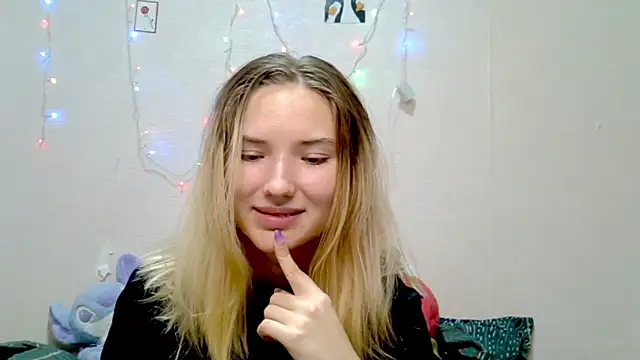 Snapshot of _kikiclark__ chatting on 09-21-25, 08:32  kikiclark   online show from 09-21-25, 08:32