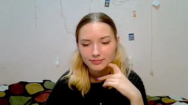 Snapshot of _kikiclark__ chatting on 09-27-25, 08:47  kikiclark   online show from 09-27-25, 08:47