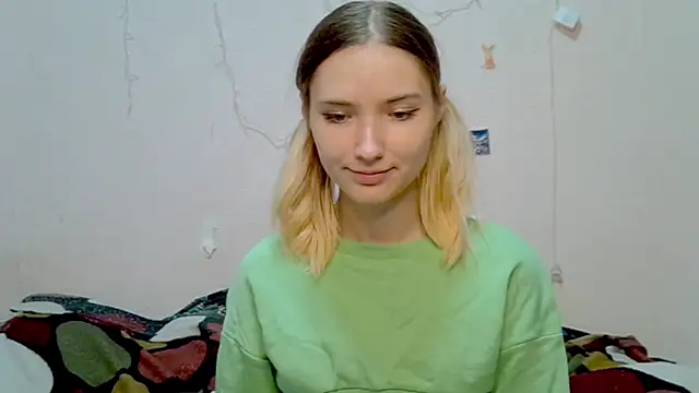 Snapshot of _kikiclark__ chatting on 09-28-25, 08:47  kikiclark   online show from 09-28-25, 08:47