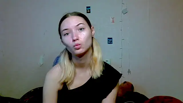 Snapshot of _kikiclark__ chatting on 10-09-25, 12:14  kikiclark   online show from 10-09-25, 12:14