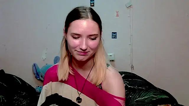 Snapshot of _kikiclark__ chatting on 10-11-25, 07:45  kikiclark   online show from 10-11-25, 07:45