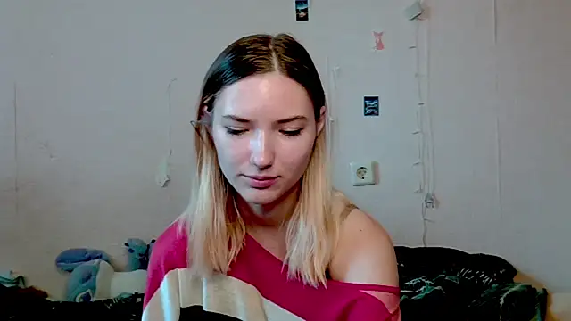 Snapshot of _kikiclark__ chatting on 10-12-25, 08:35  kikiclark   online show from 10-12-25, 08:35