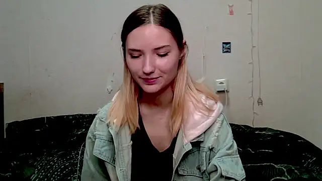 Snapshot of _kikiclark__ chatting on 10-12-25, 08:41  kikiclark   online show from 10-12-25, 08:41