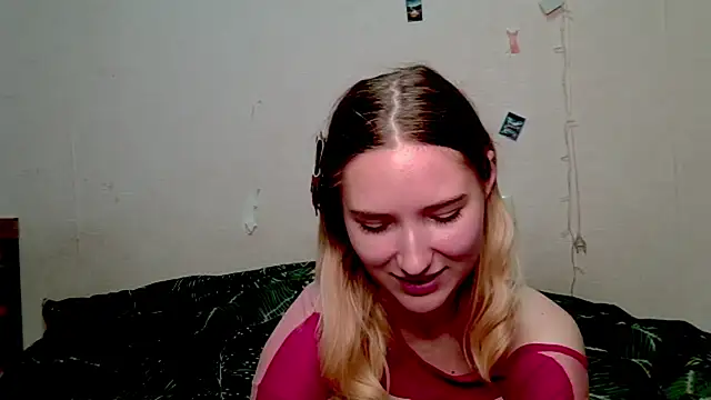 Snapshot of _kikiclark__ chatting on 10-16-25, 08:54  kikiclark   online show from 10-16-25, 08:54