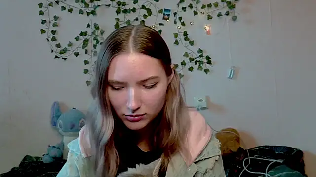 Snapshot of _kikiclark__ chatting on 10-23-25, 01:10  kikiclark   online show from 10-23-25, 01:10