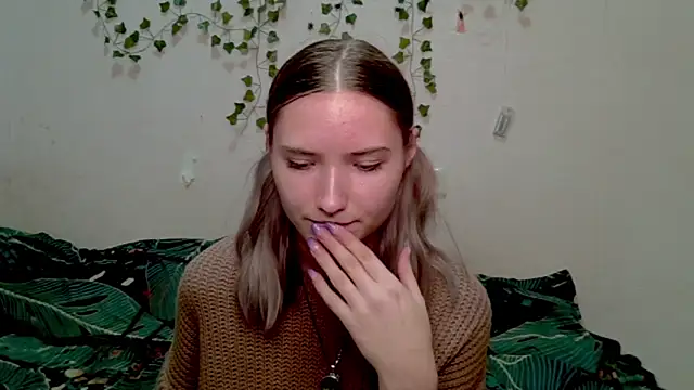Snapshot of _kikiclark__ chatting on 10-24-25, 08:49  kikiclark   online show from 10-24-25, 08:49