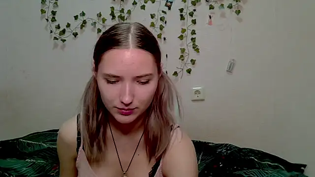 Snapshot of _kikiclark__ chatting on 10-26-25, 04:46  kikiclark   online show from 10-26-25, 04:46