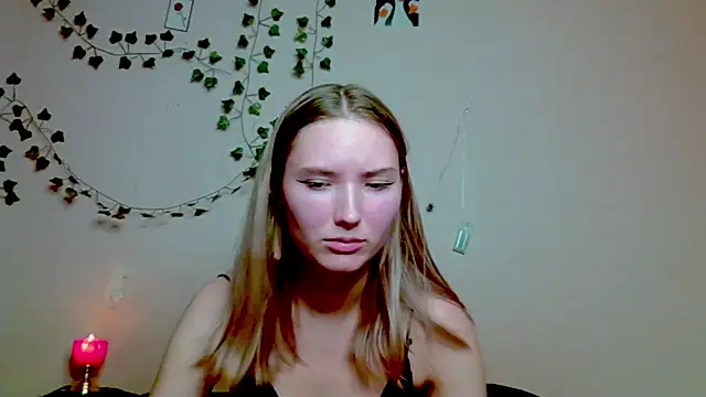  kikiclark   online show from 11-16-25, 08:14