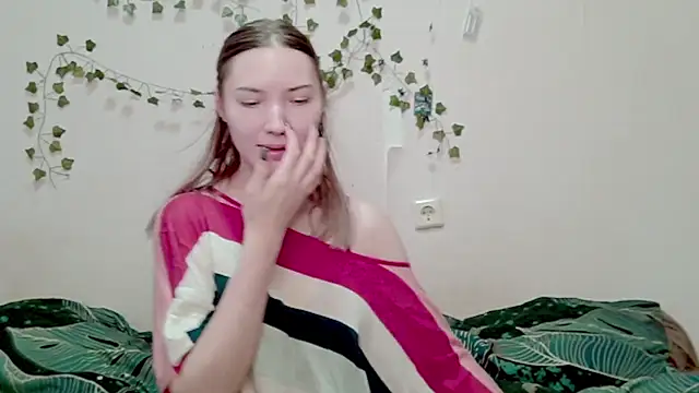  kikiclark   online show from 12-03-25, 11:52