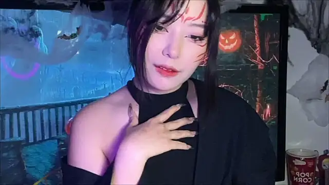 WonderMira online show from 10-30-25, 01:34