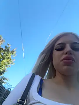 Steffi Snowbunny online show from 09-19-25, 03:02