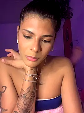 Snapshot of luluzinhax chatting on 11-09-25, 07:12 luluzinhax online show from 11-09-25, 07:12