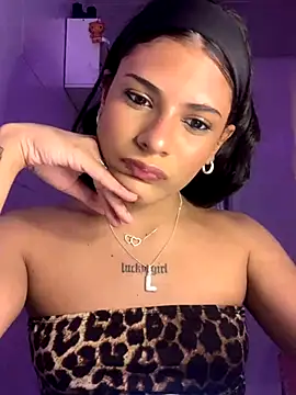 Snapshot of luluzinhax chatting on 11-20-25, 01:50 luluzinhax online show from 11-20-25, 01:50