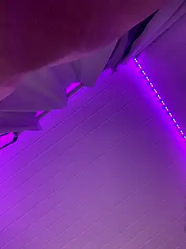 Snapshot of luluzinhax chatting on 01-14-26, 04:29 luluzinhax online show from 01-14-26, 04:29