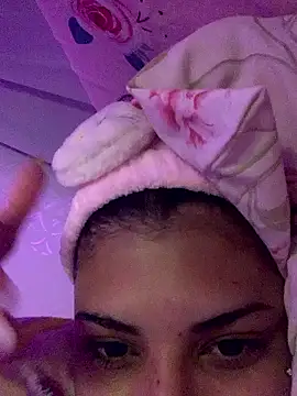 Snapshot of luluzinhax chatting on 01-15-26, 03:44 luluzinhax online show from 01-15-26, 03:44