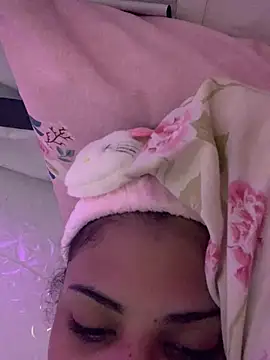 Snapshot of luluzinhax chatting on 01-17-26, 02:49 luluzinhax online show from 01-17-26, 02:49