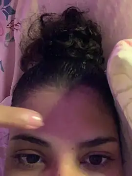 Snapshot of luluzinhax chatting on 02-18-26, 04:52 luluzinhax online show from 02-18-26, 04:52