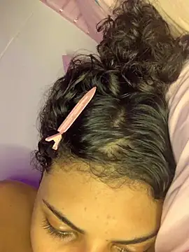 Snapshot of luluzinhax chatting on 02-21-26, 03:29 luluzinhax online show from 02-21-26, 03:29