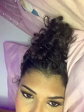 Snapshot of luluzinhax chatting on 02-24-26, 03:15 luluzinhax online show from 02-24-26, 03:15