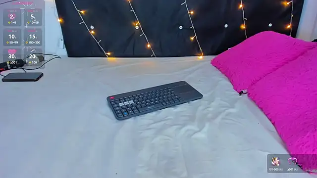 Danaa moore  online show from 10-11-25, 03:50