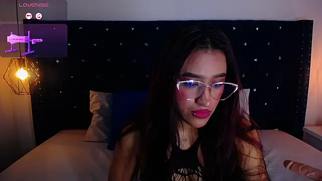 Snapshot of miss_aris chatting on 12-14-25, 04:18 miss aris online show from 12-14-25, 04:18
