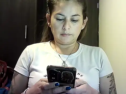 Snapshot of Valery__Rouse_ chatting on 02-11-26, 10:15 Valery Rouse online show from 02-11-26, 10:15