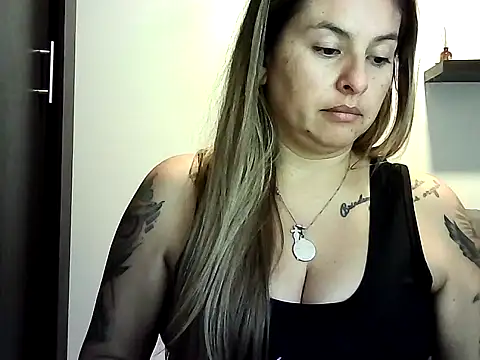 Snapshot of Valery__Rouse_ chatting on 06-04-26, 09:43 Valery Rouse online show from 06-04-26, 09:43