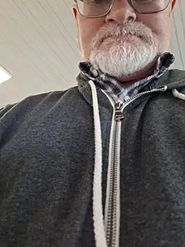 georgeww62 online show from 05-01-26, 12:43
