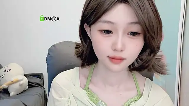 gummy-candy online show from 10-17-25, 02:26